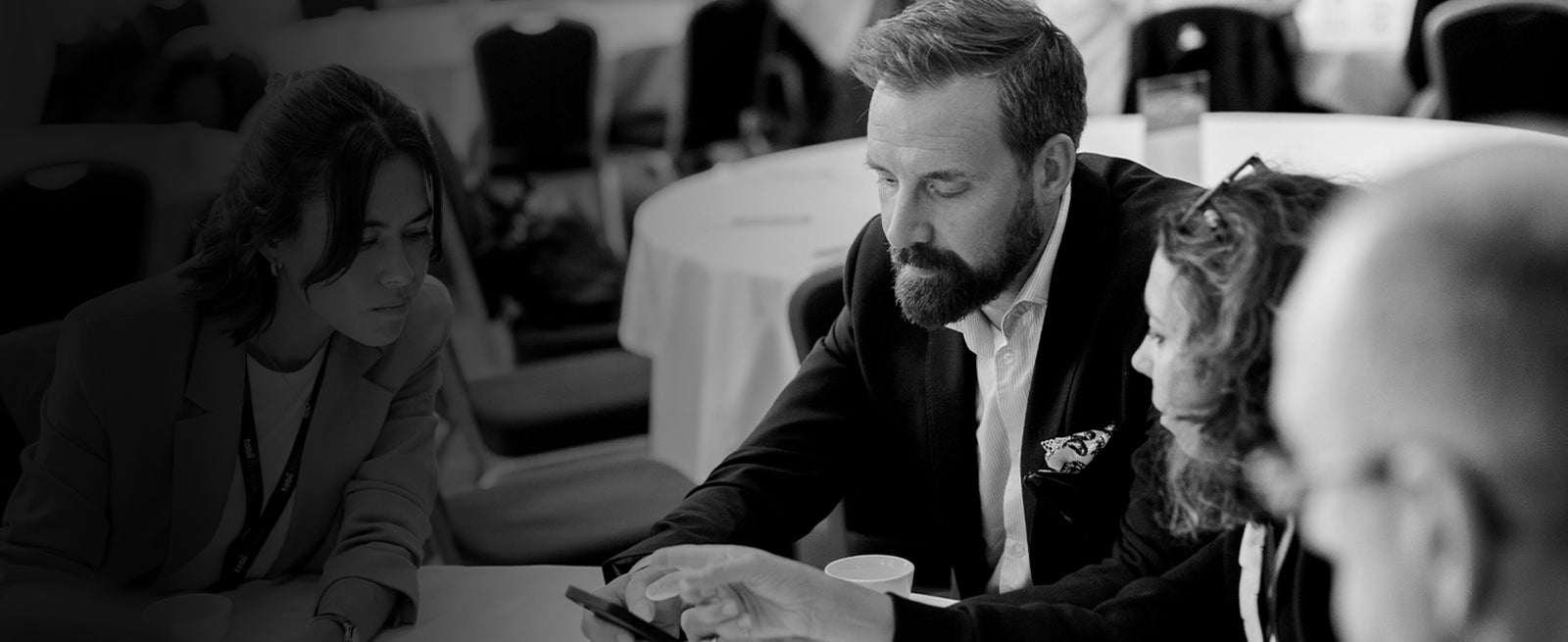 Gruppe af mennesker under et Tobii Dynavox-kursus om assisterende kommunikation